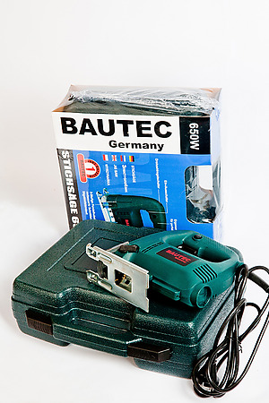 Лобзик в чемодане BAUTEC BPS 650E-SET 650W